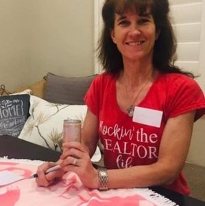 Meet your Posher, Jenika